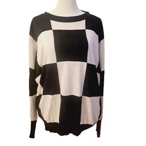 Planet By Lauren G sweater. Elegant Monochrome Checkered Sweater